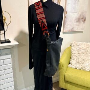 Black leather shoulder bag with macrame strap